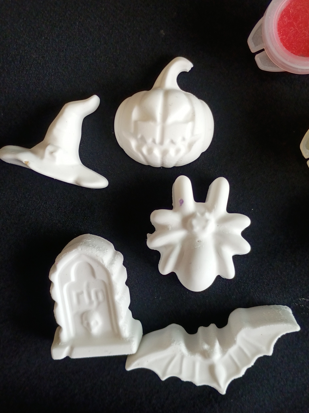 Halloween Party Plaster Decorations - White Assorted Shapes
